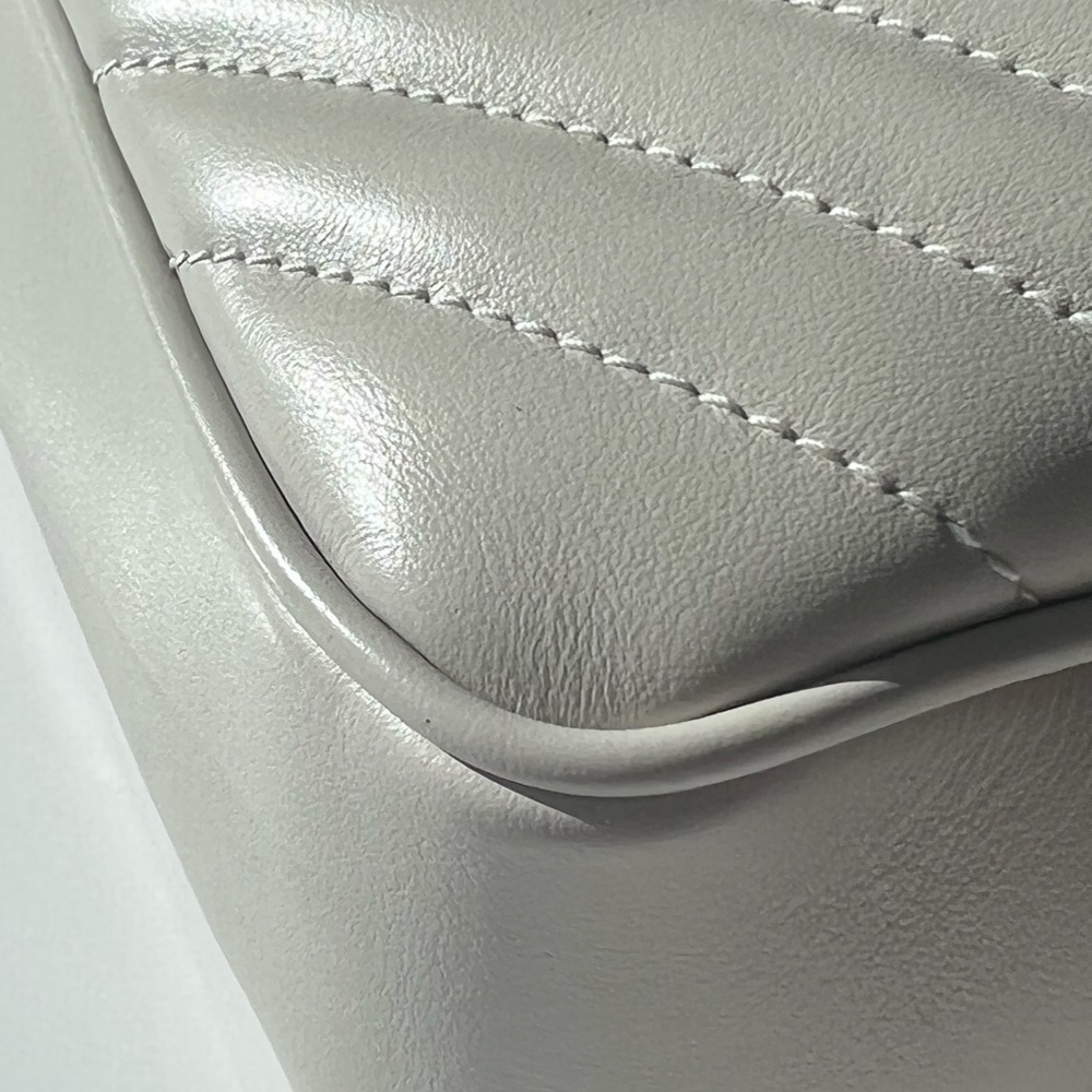 YSL Blanc Vintage Monogram Lou Camera shoulder/crossbody bag in calfskin leather - Picture 10 of 12